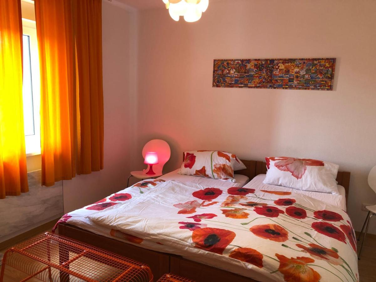 Altstadt Naehe 7 Min Fussweg Ueber Alte Maibruecke Zu Pension Mit Balkon & Garten, Ideal For Long Stay, Relocation Ochsenfurt Kültér fotó