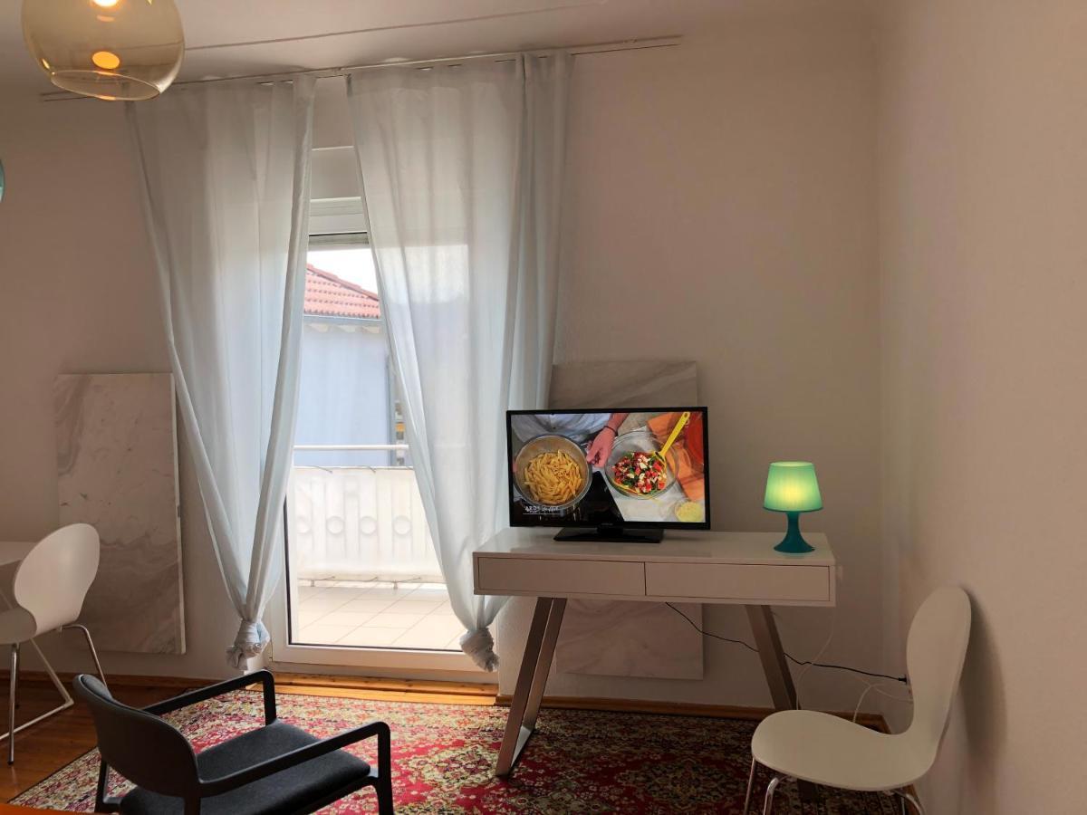 Altstadt Naehe 7 Min Fussweg Ueber Alte Maibruecke Zu Pension Mit Balkon & Garten, Ideal For Long Stay, Relocation Ochsenfurt Kültér fotó