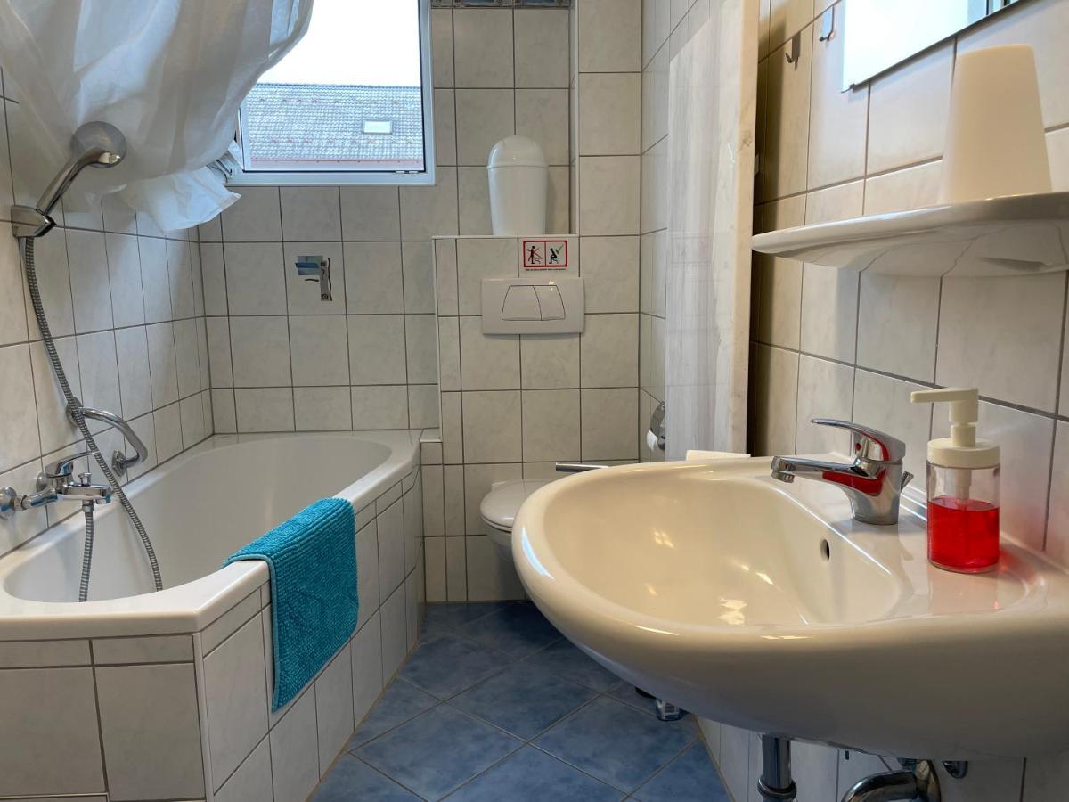 Altstadt Naehe 7 Min Fussweg Ueber Alte Maibruecke Zu Pension Mit Balkon & Garten, Ideal For Long Stay, Relocation Ochsenfurt Kültér fotó